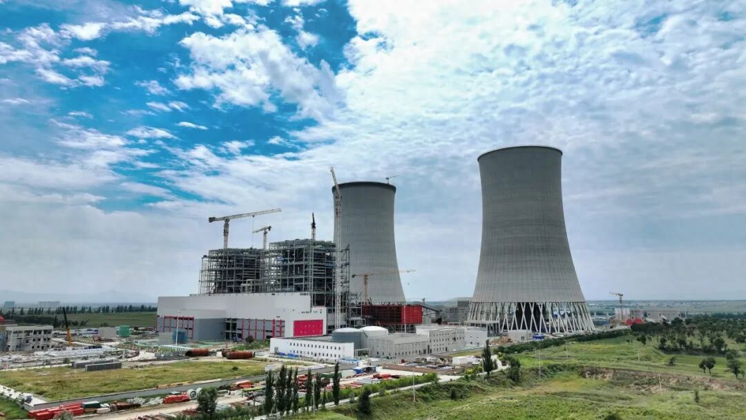 國電電力湖東電廠間冷塔實現雙塔封頂